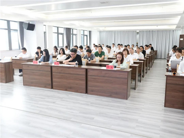 城投集團(tuán)舉辦“展現(xiàn)青年風(fēng)采，奉獻(xiàn)青春力量”主題演講比賽