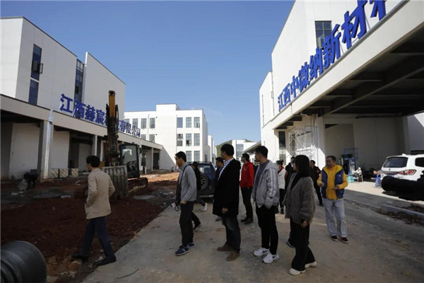 記者節(jié)：媒體聚焦昌南新區(qū)、城投集團重點項目建設工地